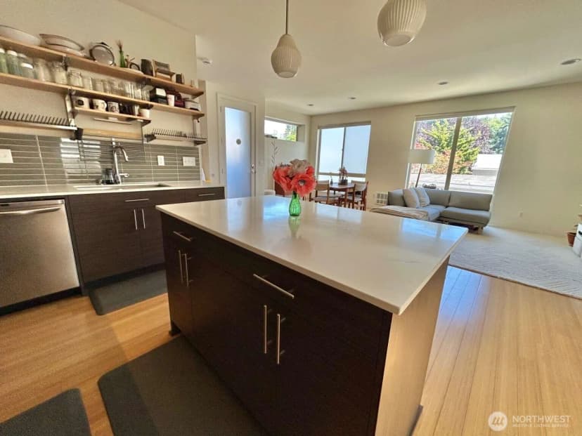 Property photo for 4852 40th Avenue Sw #b, Seattle photo 9