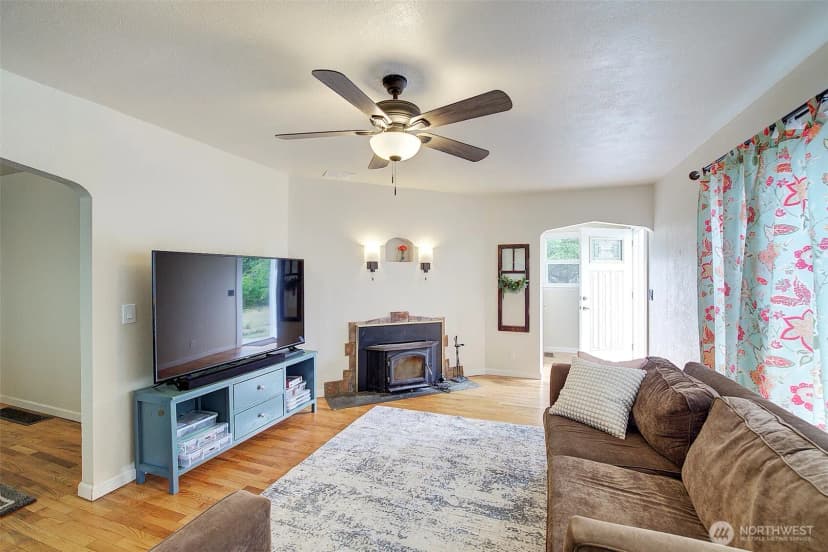 Property photo for 31612 8th Avenue S, Roy photo 12