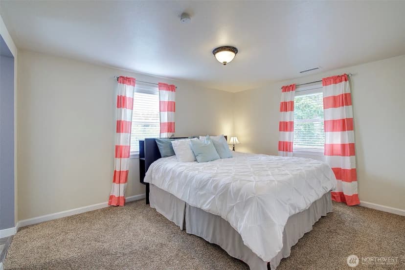 Property photo for 31612 8th Avenue S, Roy photo 32