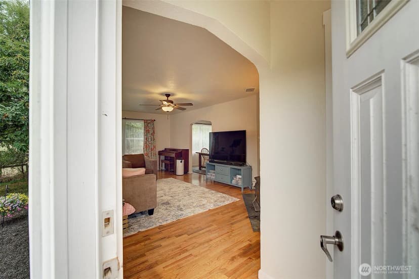 Property photo for 31612 8th Avenue S, Roy photo 11