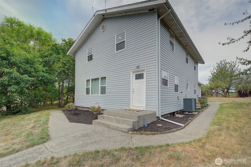 Property photo for 31612 8th Avenue S, Roy