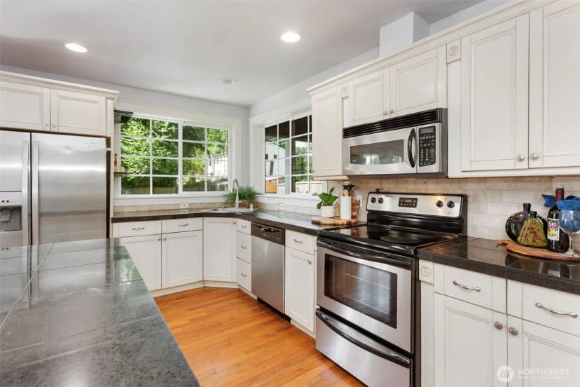 Property photo for 13805 W Lake Kathleen Drive Se, Renton photo 11
