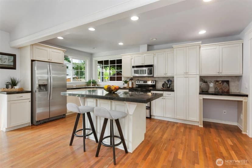Property photo for 13805 W Lake Kathleen Drive Se, Renton photo 9