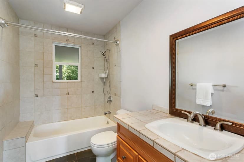 Property photo for 13805 W Lake Kathleen Drive Se, Renton photo 21