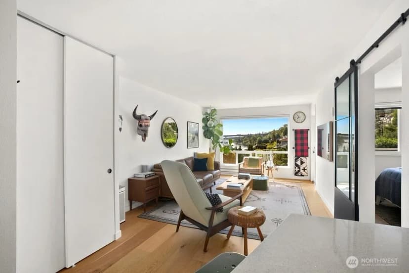 Property photo for 720 Lakeside Avenue S #404, Seattle photo 9