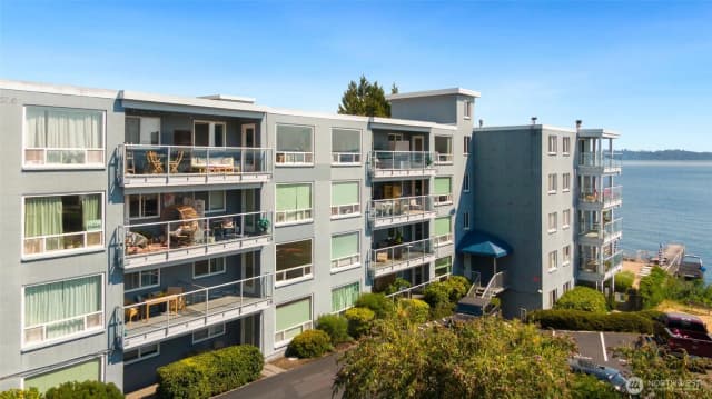 Property photo for 720 Lakeside Avenue S #404, Seattle photo 2