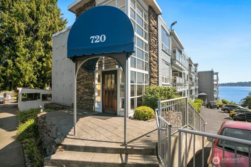 Property photo for 720 Lakeside Avenue S #404, Seattle photo 3