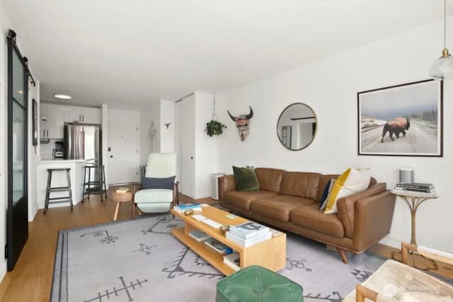 Property photo for 720 Lakeside Avenue S #404, Seattle photo 4