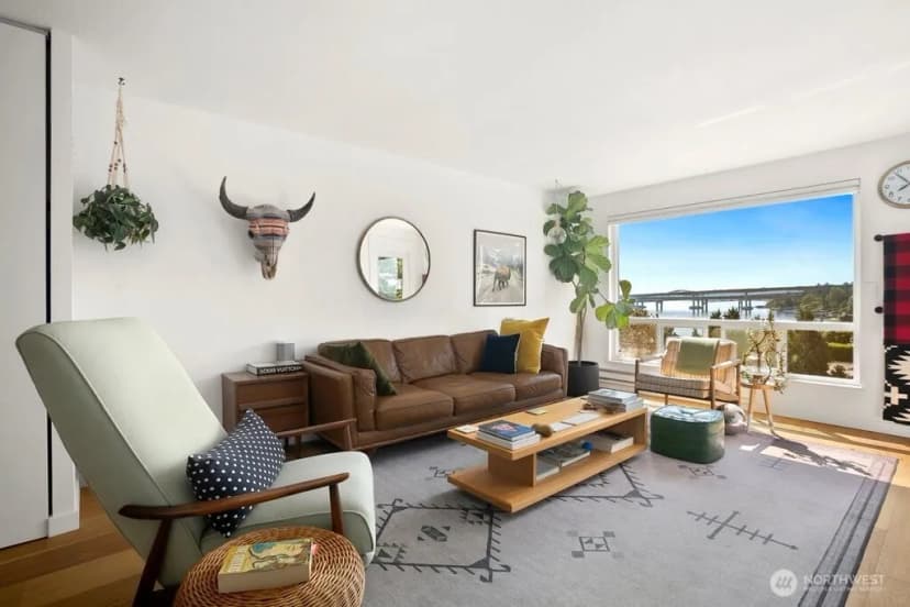 Property photo for 720 Lakeside Avenue S #404, Seattle photo 8