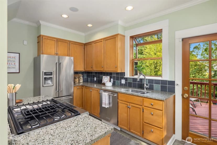 Property photo for 5210 35th Avenue Ne, Seattle photo 8