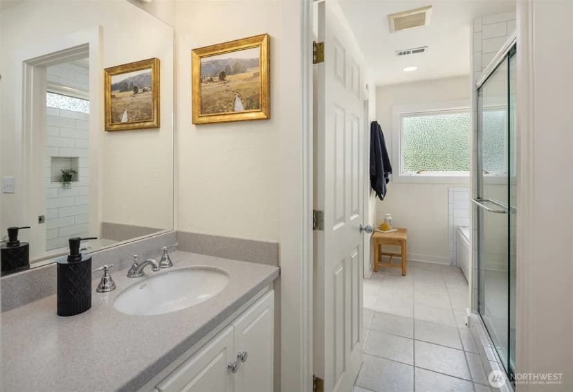 Property photo for 5210 35th Avenue Ne, Seattle photo 17