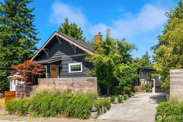 Property photo for 4321 Sw Beveridge Place, Seattle