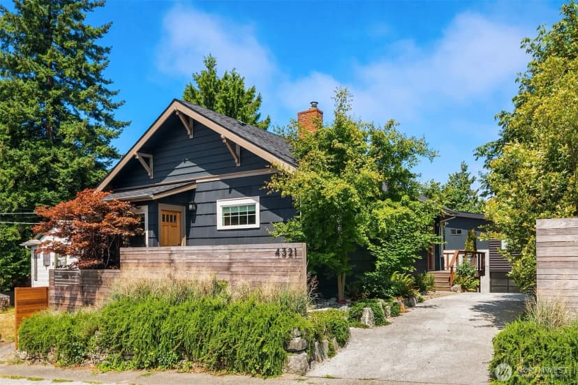 Property photo for 4321 Sw Beveridge Place, Seattle