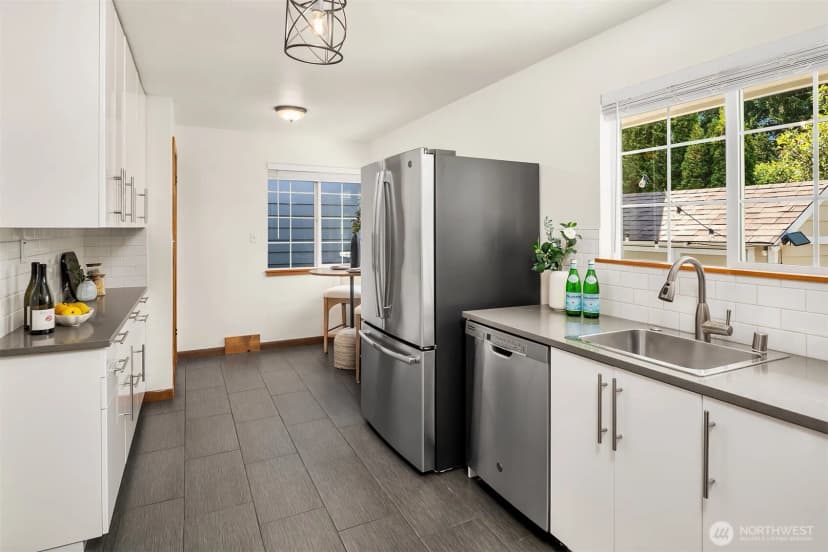 Property photo for 4207 Sw Thistle #a, Seattle photo 11