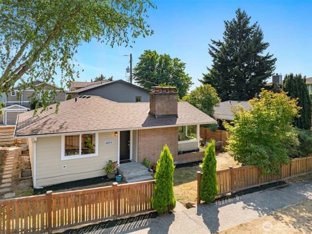 Property photo for 4207 Sw Thistle #a, Seattle photo 2
