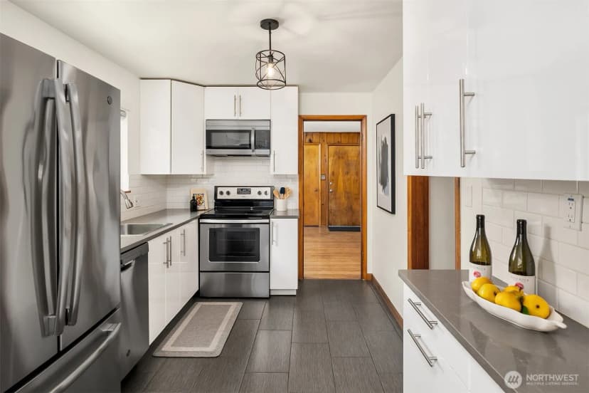 Property photo for 4207 Sw Thistle #a, Seattle photo 10
