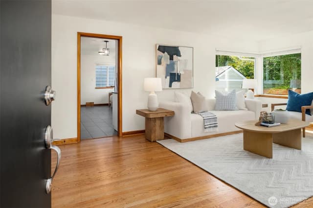 Property photo for 4207 Sw Thistle #a, Seattle photo 4