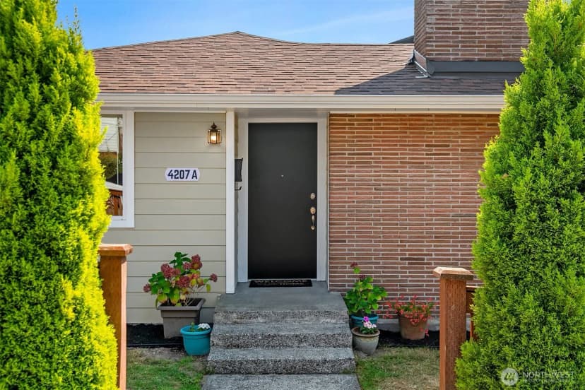 Property photo for 4207 Sw Thistle #a, Seattle photo 3