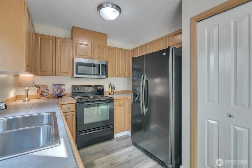 Property photo for 23813 Se 282nd Street, Maple Valley photo 12