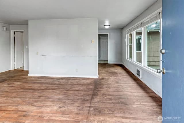 Property photo for 7933 45th Avenue S, Seattle photo 2