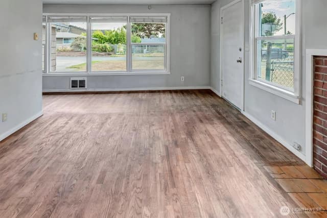 Property photo for 7933 45th Avenue S, Seattle photo 3