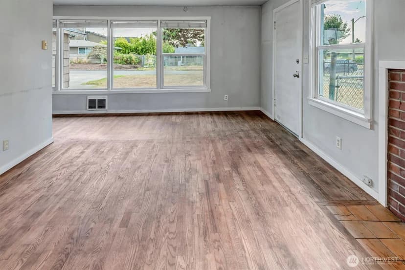 Property photo for 7933 45th Avenue S, Seattle photo 3