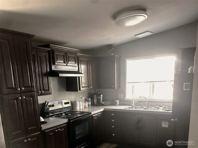 Property photo for 10715 9th Avenue Ct S, Tacoma photo 5