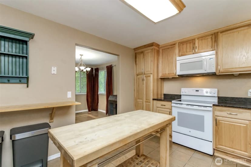 Property photo for 1918 9th Street Se, Puyallup photo 8