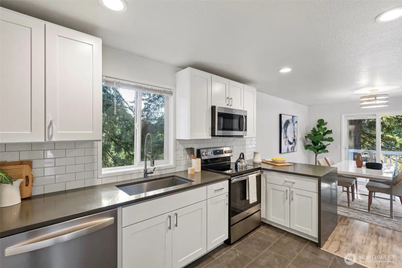 Property photo for 13600 4th Avenue Ne, Seattle photo 13