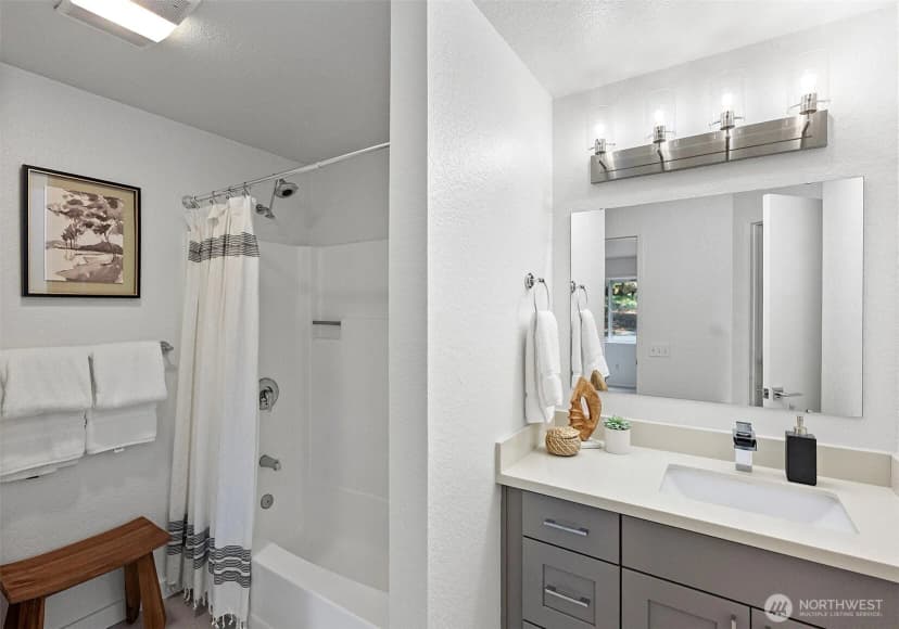 Property photo for 13600 4th Avenue Ne, Seattle photo 17