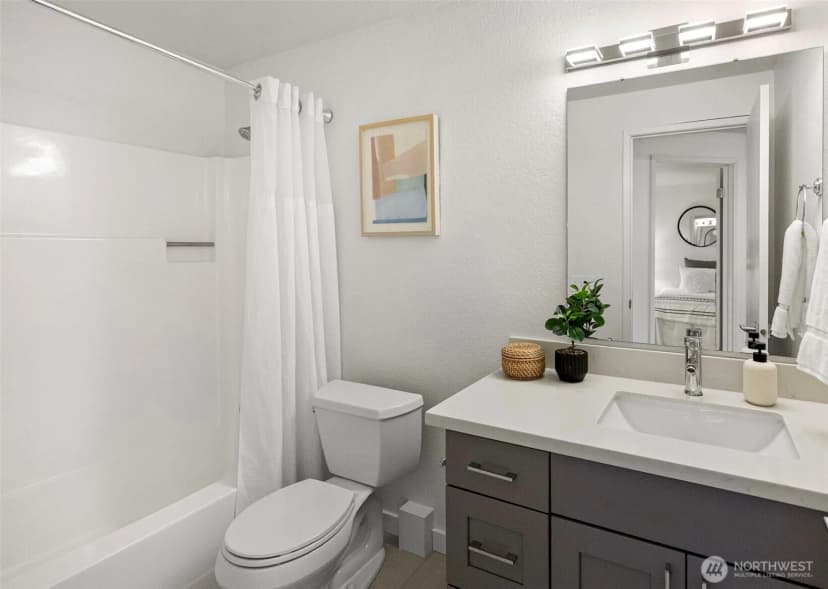 Property photo for 13600 4th Avenue Ne, Seattle photo 6
