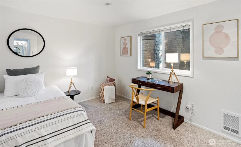 Property photo for 13600 4th Avenue Ne, Seattle photo 4