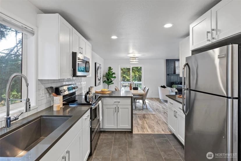 Property photo for 13600 4th Avenue Ne, Seattle photo 14