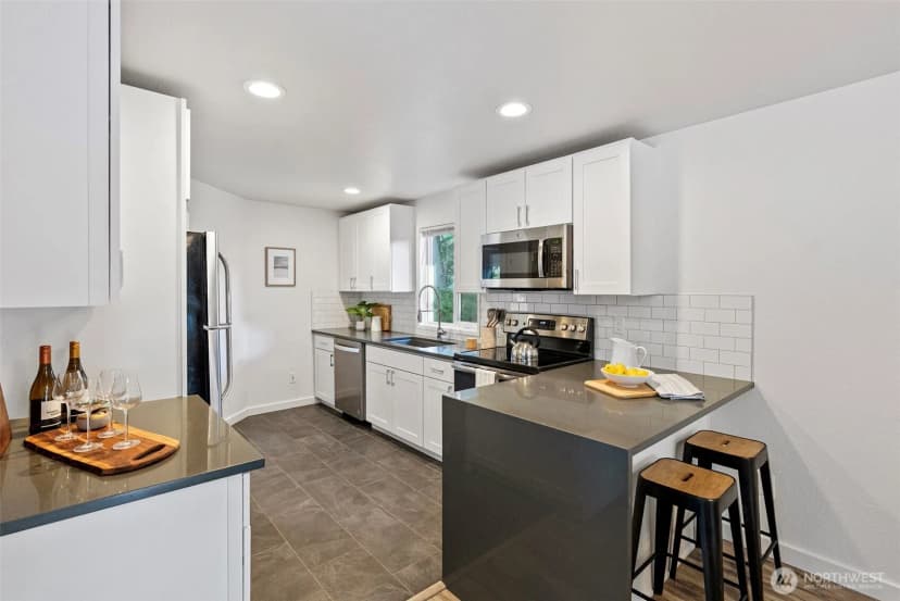 Property photo for 13600 4th Avenue Ne, Seattle photo 12