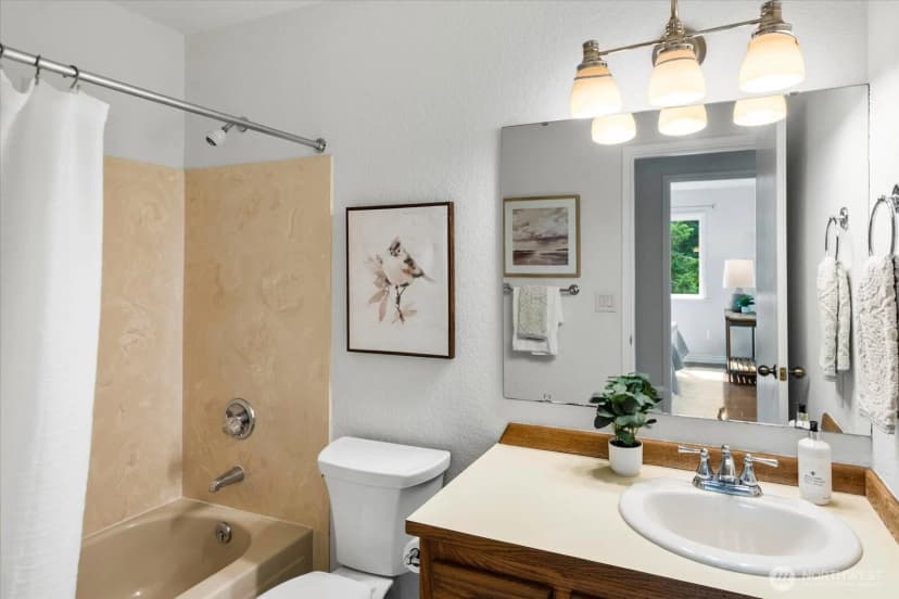 Property photo for 4403 Ne 187th Place, Lake Forest Park photo 17