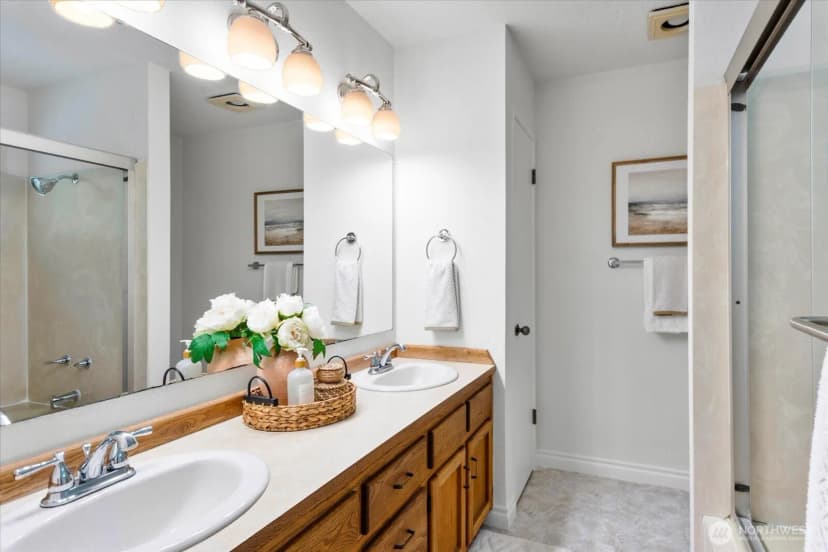 Property photo for 4403 Ne 187th Place, Lake Forest Park photo 16