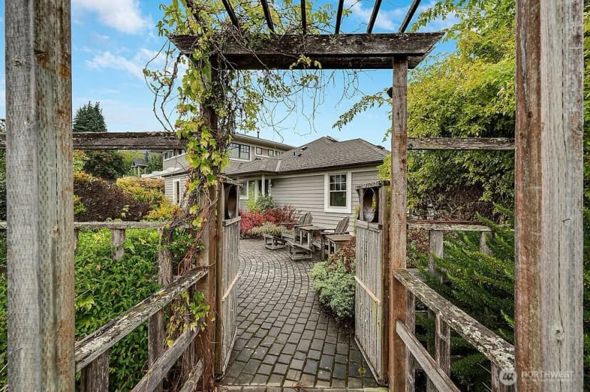 Property photo for 1000 Madison Street, Port Townsend photo 2
