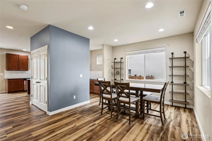 Property photo for 4707 Mount Baker Loop, Mount Vernon photo 9