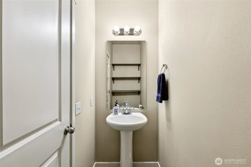 Property photo for 4707 Mount Baker Loop, Mount Vernon photo 11