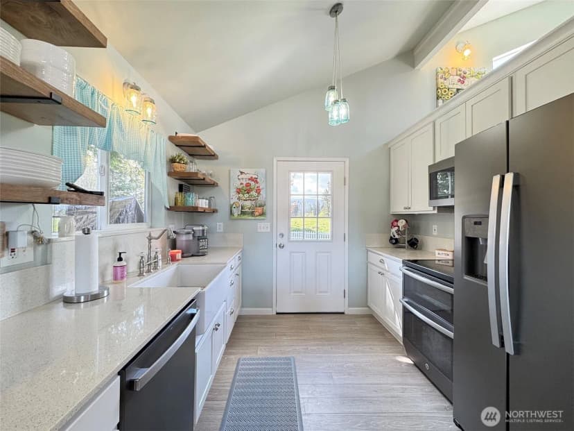 Property photo for 410 Lake Farm Road, Port Angeles photo 10