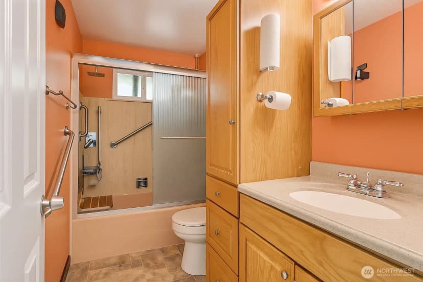 Property photo for 1646 S 124th Street, Seattle photo 10