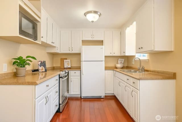 Property photo for 1646 S 124th Street, Seattle photo 4