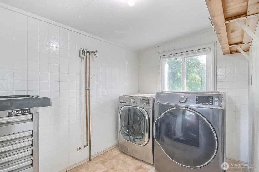 Property photo for 1646 S 124th Street, Seattle photo 9