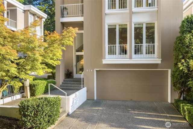 Property photo for 614 Bellevue Way Se #c1, Bellevue photo 3