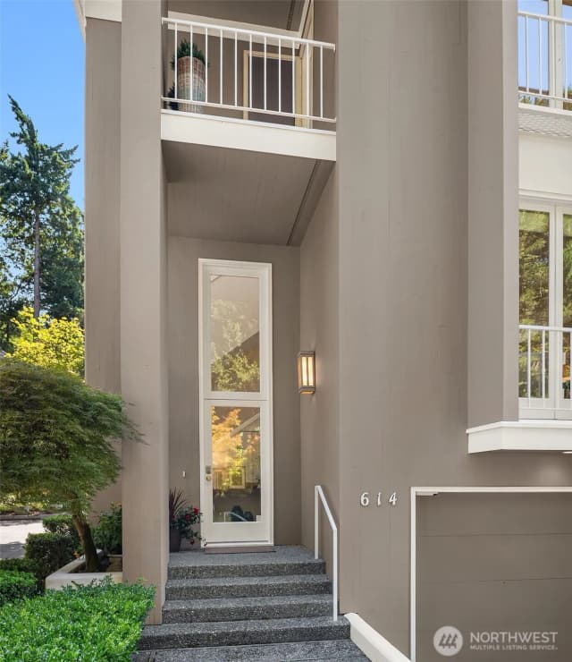 Property photo for 614 Bellevue Way Se #c1, Bellevue photo 4