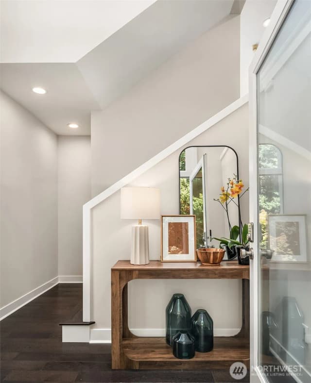 Property photo for 614 Bellevue Way Se #c1, Bellevue photo 5