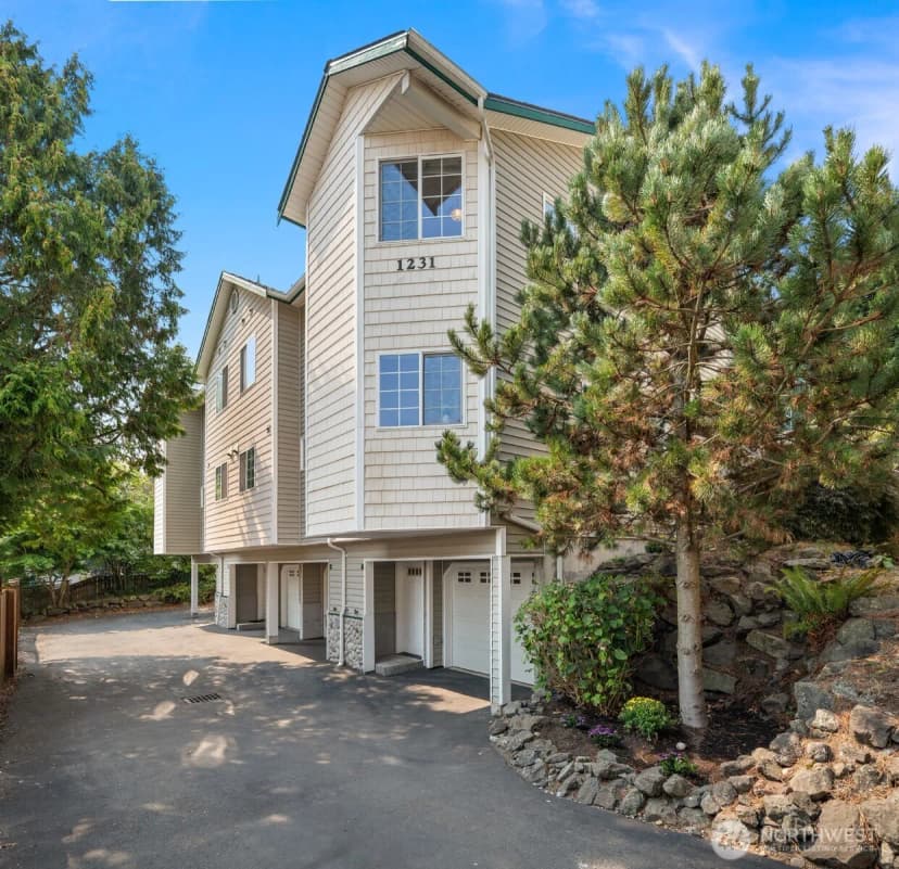 Property photo for 1231 Ne 135th Street #d, Seattle