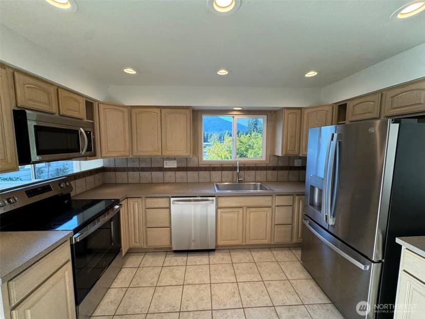 Property photo for 935 Madison Avenue, Darrington photo 16