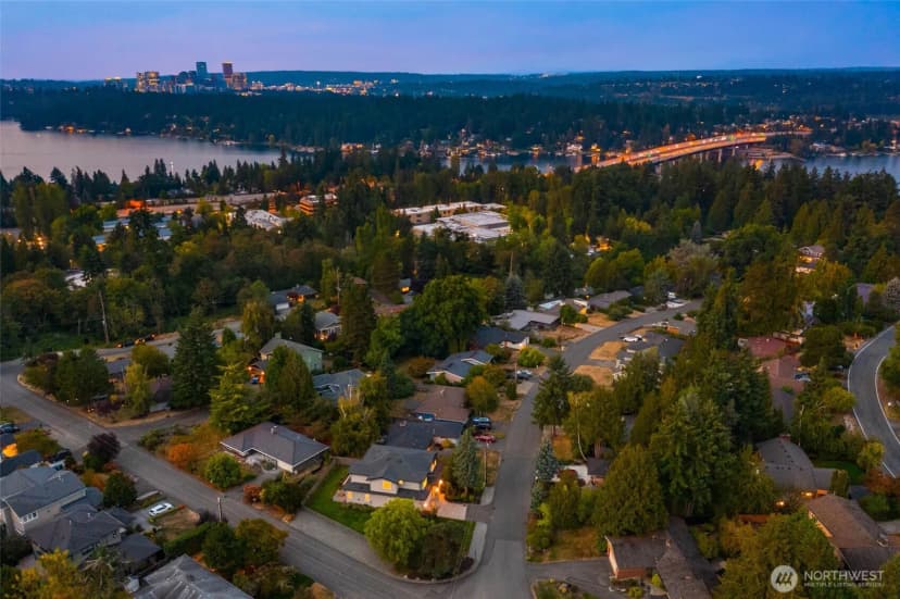 Property photo for 9702 Se 41st Street, Mercer Island photo 2