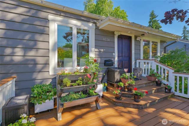 Property photo for 4220 49th Avenue S, Seattle photo 2